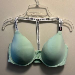 Victoria Secret T-shirt Demi Bra